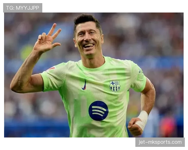 莱万多夫斯基西甲进球表现稳健,冲击金靴潜力显著 莱万多夫斯基西甲进球表现稳健,冲击金靴潜力显著