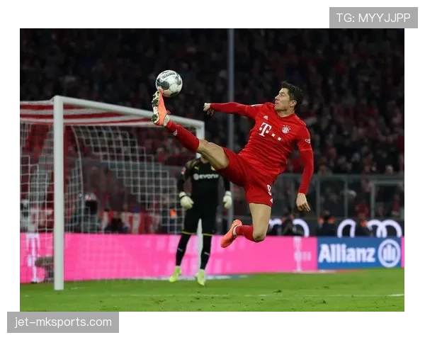 莱万多夫斯基生涯关键节点解析：从多特崛起到拜仁封神