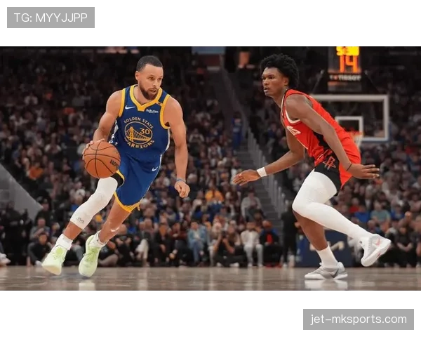 阿门·汤普森无球跑动提升投篮效率抢占库里防守空间