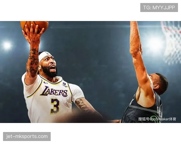 刷到安东尼·戴维斯家里泳池照，旁边躺椅比我整套房还值钱，人生观碎了