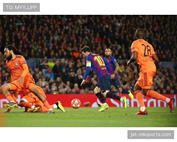 曼联进攻失效，空间压缩与传导断层问题逐步显现